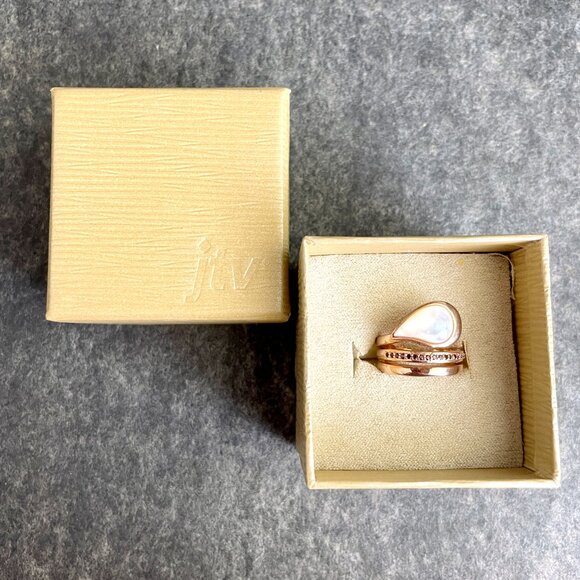 JTV rose gold tone ring with teardrop mother of pearl and red stones, sz 7 - Picture 6 of 6